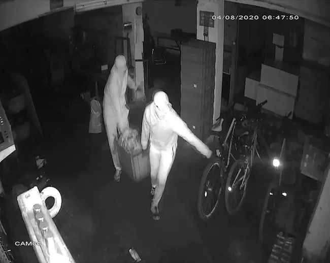 İstanbul’da yarım milyonluk hırsızlık! 6 dakikada soyup kaçtılar - 5