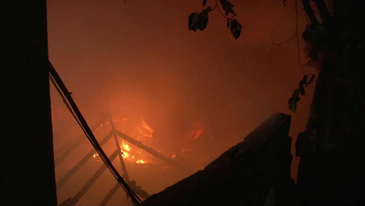 Son dakika: İstanbul’da iki gecekonduda çıkan yangın söndürüldü