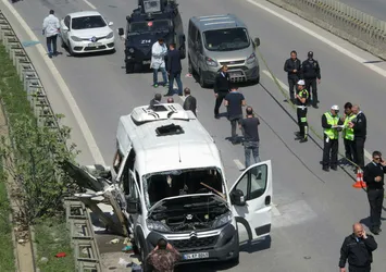 Pendik'te servis minibüsünde patlama: 6 yaralı