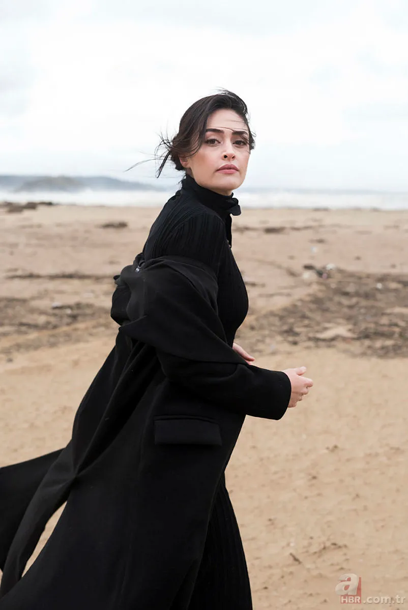 Bir Zamanlar Çukurova’nın Müjgan’ı Melike İpek Yalova'nın makyajsız hali şoke etti! 17