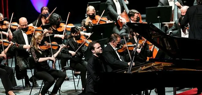 Londra Filarmoni Orkestrası AKM’de müzikseverlerle bir araya geldi