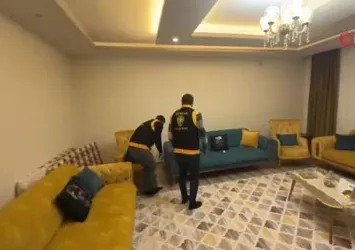 Adana'da kitaplıkta 6 silah ele geçirildi