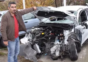 Araba bu hale geldi, hava yastıkları açılmadı!