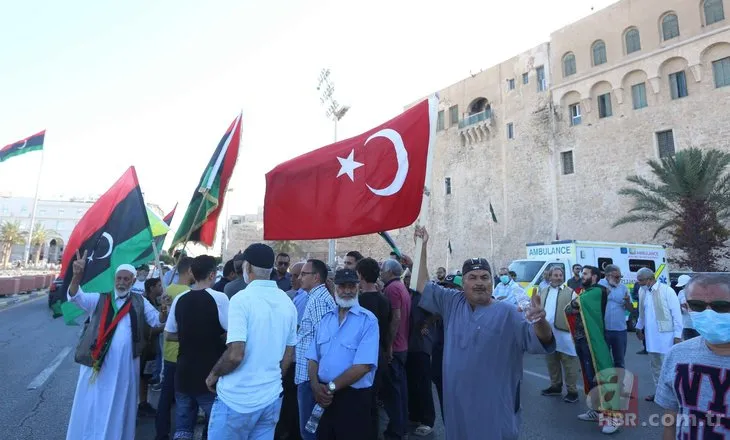 ​Libya halkı, darbeci Sisi’ye karşı Türk bayraklarıyla gösteri yaptı