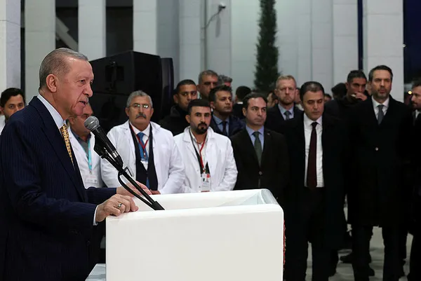 baskan-erdogan-hatay-egitim-ve-arastirma-hastanesi-ile-iskenderun-devlet-hastanesi-acilisinda-aciklamalarda-bu-1706979631499.jpg Başkan Erdoğan, Hatay Eğitim ve Araştırma Hastanesi ile İskenderun Devlet Hastanesi açılışında açıklamalarda bulundu - 3