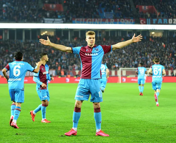 Erling Haaland Trabzonsporlu Alexander Sörloth'u övdü: Fantastik işlere imza atıyor - 1