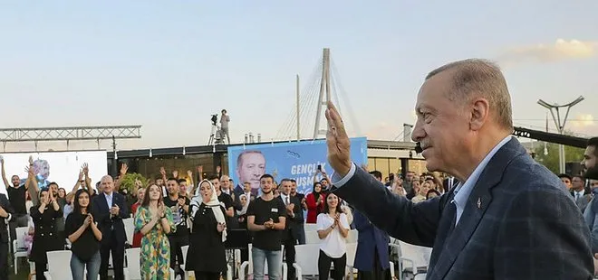 Başkan Erdoğan, gençlerle Van’da bir araya geldi: Kılıçdaroğlu kasımda seçim yok! Sen aday mısın değil misin...
