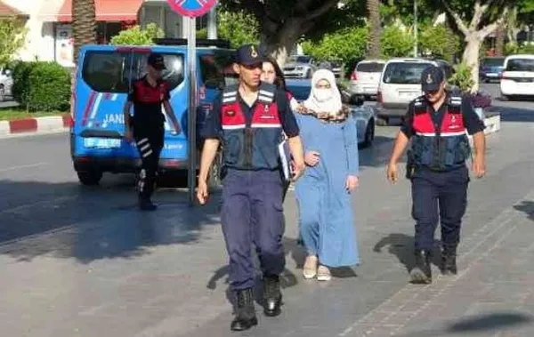 antalyada-dehsete-dusuren-olay-2-yasindaki-bebegini-katletti-icimde-biri-var-kizimin-hayatina-sebep-oldu-dedi-1660911502416.jpg Antalya’da dehşete düşüren olay! 2 yaşındaki bebeğini katletti “İçimde biri var, kızımın hayatına sebep oldu” dedi - 2