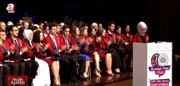 capa-tip-fakultesindeki-mezuniyet-torenine-damga-vurdu-okul-birincisi-merve-nur-ucar-sozleri-sonrasi-ayakta-al-1655825168590.jpg