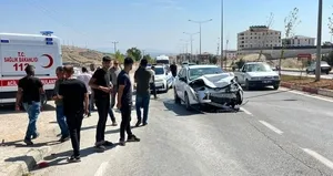 Adıyaman’da iki otomobil çarpıştı: 2 yaralı