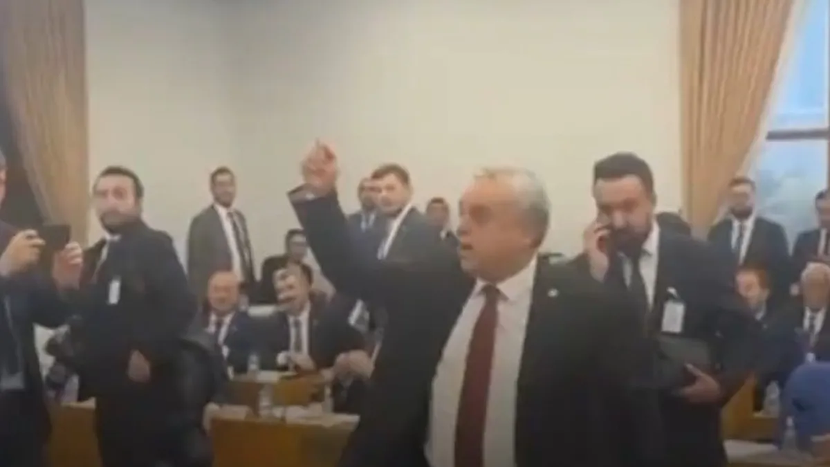 CHP'li vekilden CHP'li isimlere protesto: Halk TV bana sabıkalı diyor susuyorsunuz