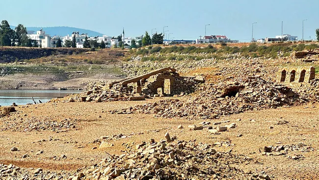 bodruma-su-veren-2-baraj-da-kurudu-tehlike-cok-buyuk-1696963441148.jpg Bodrum’a su veren 2. baraj da kurudu! Tehlike çok büyük - 1