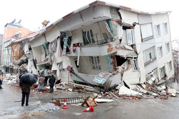 Son dakika: Dakika dakika yüzyılın depremi! İşte yaşanan tüm gelişmeler! A Haber felakete böyle yakalandı