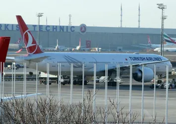 Yolcu bayılınca THY uçağı acil iniş yaptı