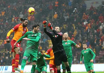 Galatasaray, Akhisarspor'u 90+5'te devirdi