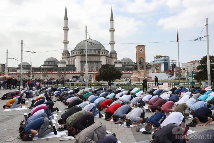 Vatandaşlar ilk namaz için Taksim Camii’nde!