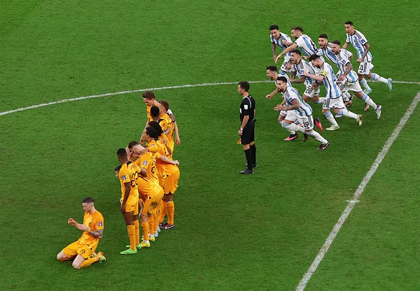 Arjantin Hollanda’yı penaltılarla yenerek Dünya Kupası’nda yarı finale çıktı