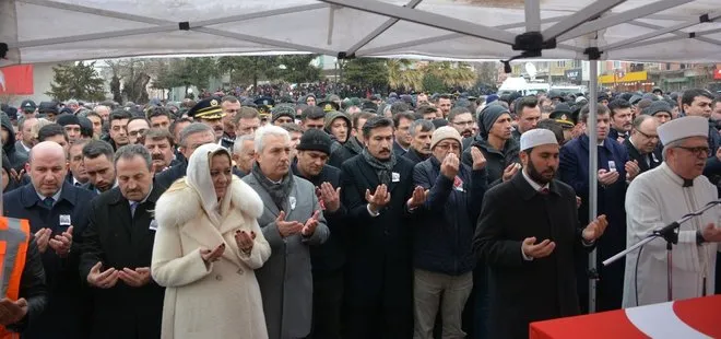 Yeniçağ gazetesi, İYİ Partili Aylin Cesur’un şehit cenazesindeki skandal hareketini aklamaya kalktı
