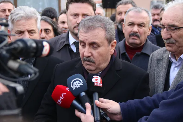 bbp-genel-baskani-mustafa-desticinin-babasi-ali-ihsan-destici-son-yolculuguna-ugurlandi-1675259075364.jpg BBP Genel Başkanı Mustafa Destici'nin babası Ali İhsan Destici son yolculuğuna uğurlandı - 3