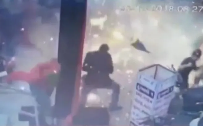Uçan balonlar bomba gibi patladı