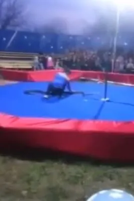 Dev piton gösteri yapan adamı seyircilerin gözü önünde boğdu! O anlar böyle görüntülendi 6