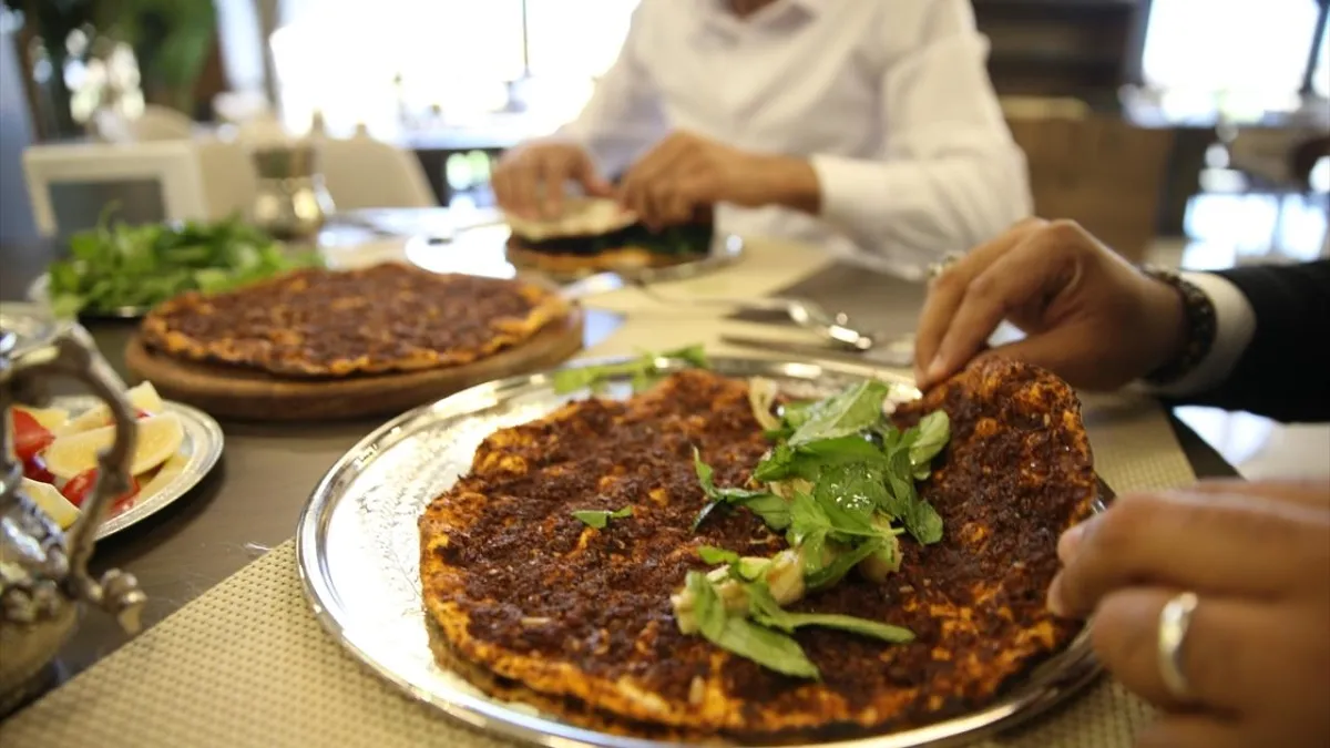 Fethiye'deki Fahiş Fiyatlı Restorana Bakanlıktan Çifte Yaptırım: 1.450 TL'lik Lahmacun Cezayla Sonuçlandı