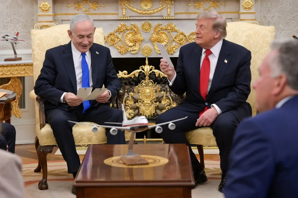 gerilimin-golgesinde-beyaz-sarayda-kritik-gorusme-aylardir-randevu-alamayan-katil-bibi-abdde-1785266761510.jpg Beyaz Saray'da Netanyahu ile basına kapalı görüşme! Önce Zelenskiy ardından katil Bibi - 6