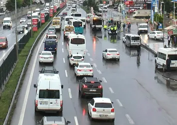 Pendik D-100 Karayolu'nda zincirleme kaza