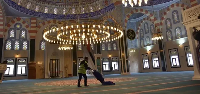 Camilerde Ramazan temizliği yapıldı