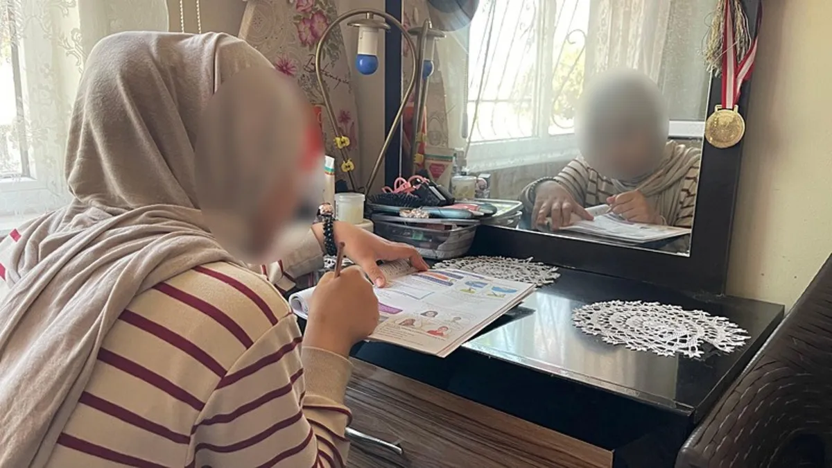 Başörtülü öğrenciye "Karabaş" diye hakaret eden öğretmen açığa alındı