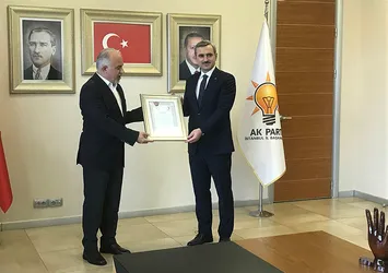 AK Parti'den Kızılay'a 15 bin 150 ünite kan bağışı