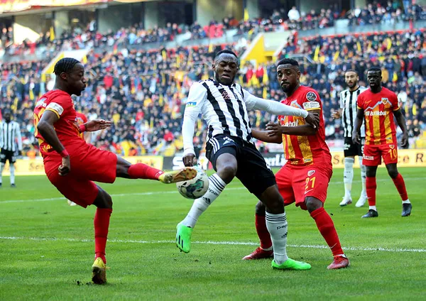 canli-kayserispor-besiktas-maci-canli-anlatim-izle-super-ligde-zorlu-karsilasma-1674398965956.jpg Beşiktaş Kayserispor’u 2 golle geçti - 2