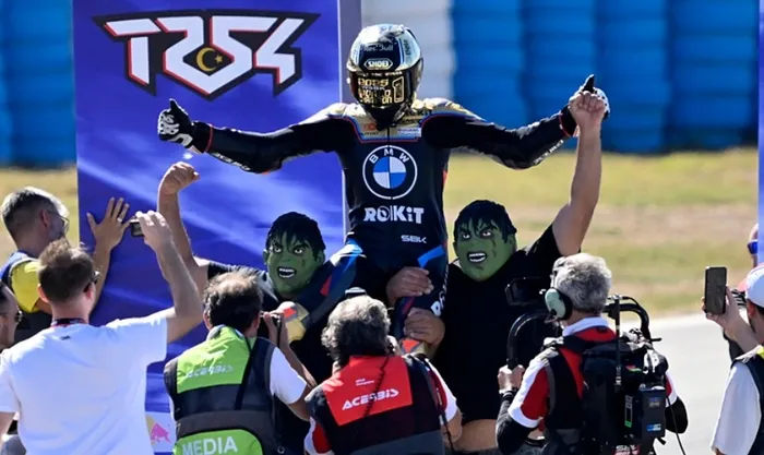 2025-dunya-superbike-sampiyonu-toprak-razgatlioglu-baskan-erdogandan-tebrik-1760882489525.jpg Fotoğraf-AA