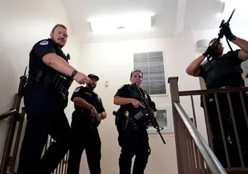 Son dakika! ABD Senatosu'nda silahlı saldırgan paniği: Bina tahliye edildi