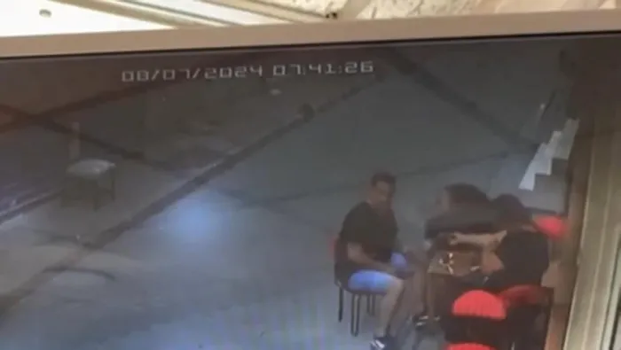 Fatih'te dehşete düşüren anlar! Fenalaşıp yere yığıldığı anda başının üzerinden otomobil geçti - 2