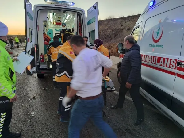Son dakika: Tekirdağ'da kamyon ile otobüs çarpıştı: Feci kazada çok sayıda yaralı var! - 7
