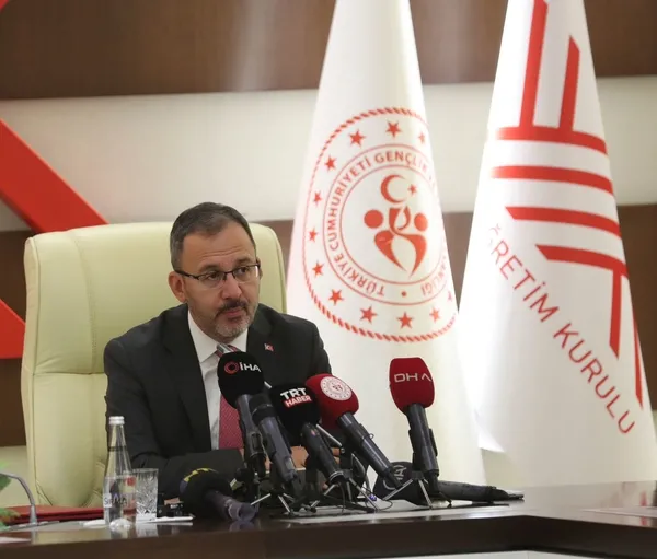 Spor bilimleri fakültesinde okuyan gençlere müjdeli haber! Bakanlık ve YÖK arasında önemli imza! Kamuda 2 dönem staj hakkı