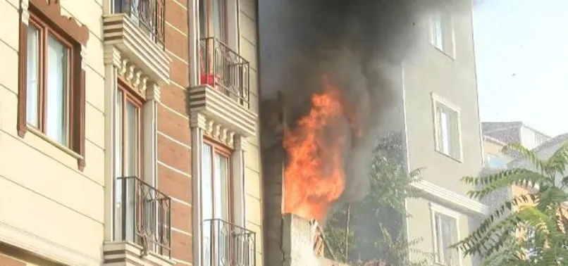 İstanbul’da korku dolu anlar! İki katlı bina alev aldı