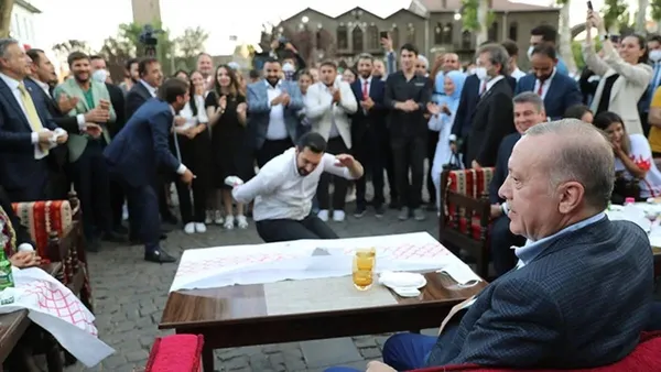 AK Parti’den gençlere özel beyanname! Başkan Recep Tayyip Erdoğan açıklayacak