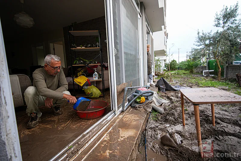 İzmir Bergama'da sel! Vatandaş CHP'ye isyan etti: Şu rezaletin tek sorumlusu belediye 11