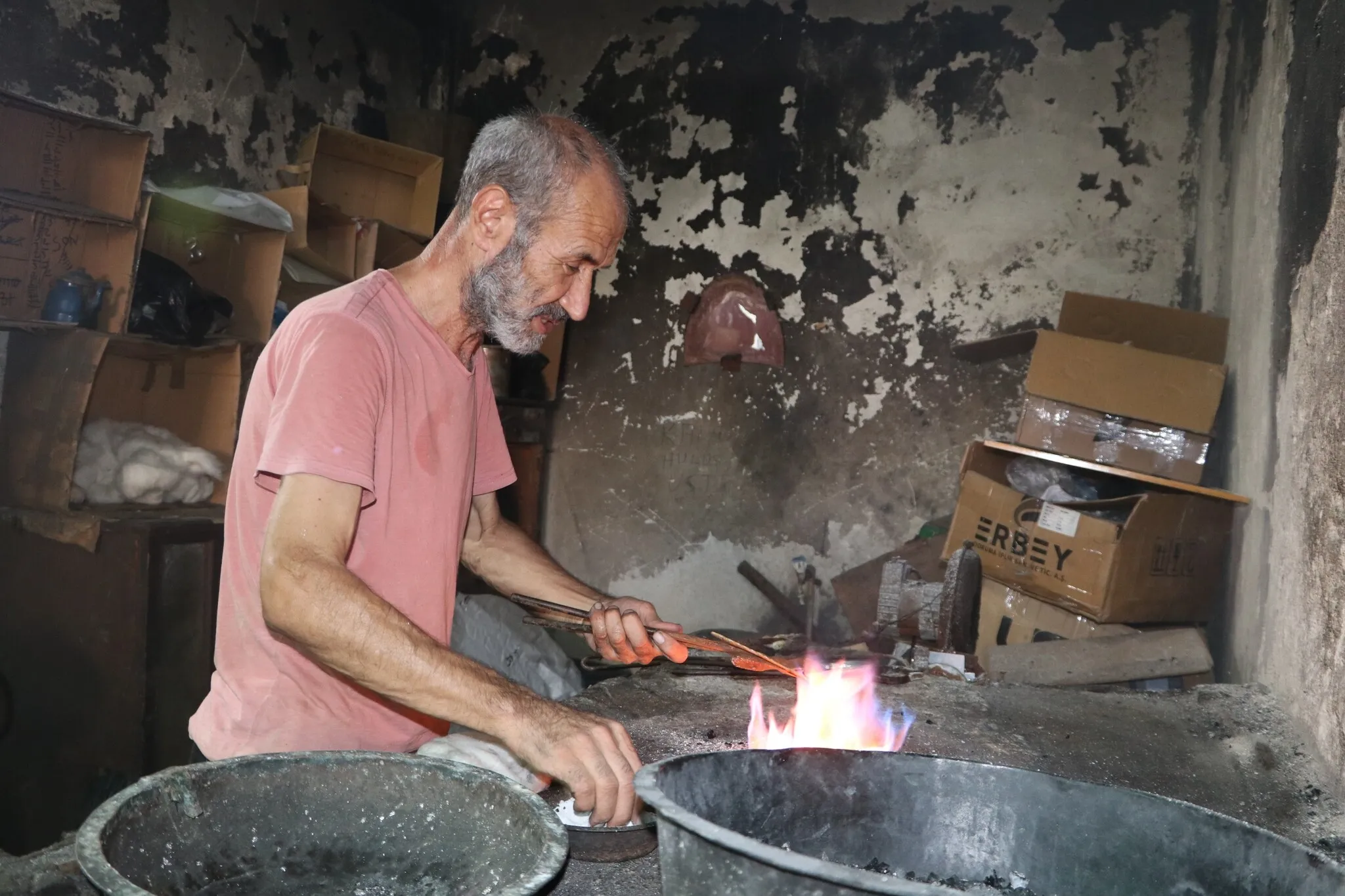 “Bu işi para için yapmıyorum” dedi! Baba ocağında şiir de yazıyor