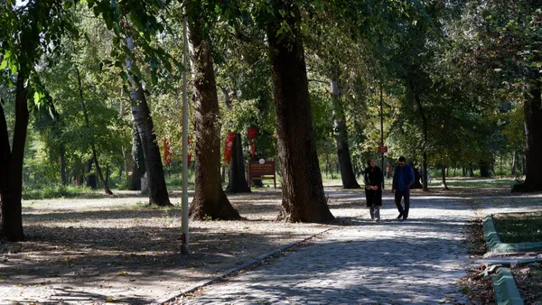 meteoroloji-5-gunluk-hava-durumu-raporunu-yayinladi-soguklar-yurdu-terk-etti-sicakliklar-30-dereceyi-bulacak-p-1666684420768.jpg Meteoroloji 5 günlük hava durumu raporunu yayınladı! Doğuda eksi 8 batıda 30 derece sıcaklık | Pastırma sıcakları... - 3