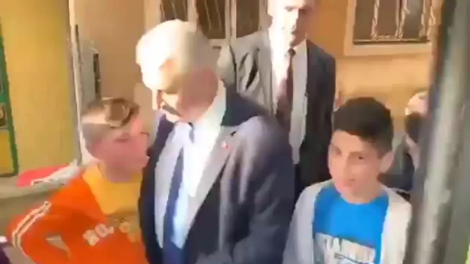 Binali Yıldırım’ın sıkı takipçisi ortaya çıktı! İşte gülümseten o anlar