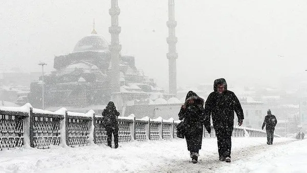 meteorolojiden-son-dakika-hava-durumu-uyarisi-kar-geliyor-5-gunluk-hava-durum-raporu-yayinlandi-soguk-hava-dal-1669524746028.jpeg İstanbul'a kar ne zaman geliyor? La Nina etkisini gösterecek❄ | Meteoroloji'den uyarılar peş peşe geldi | Gece ve gündüz arasında 20 derece sıcaklık farkı olacak - 11
