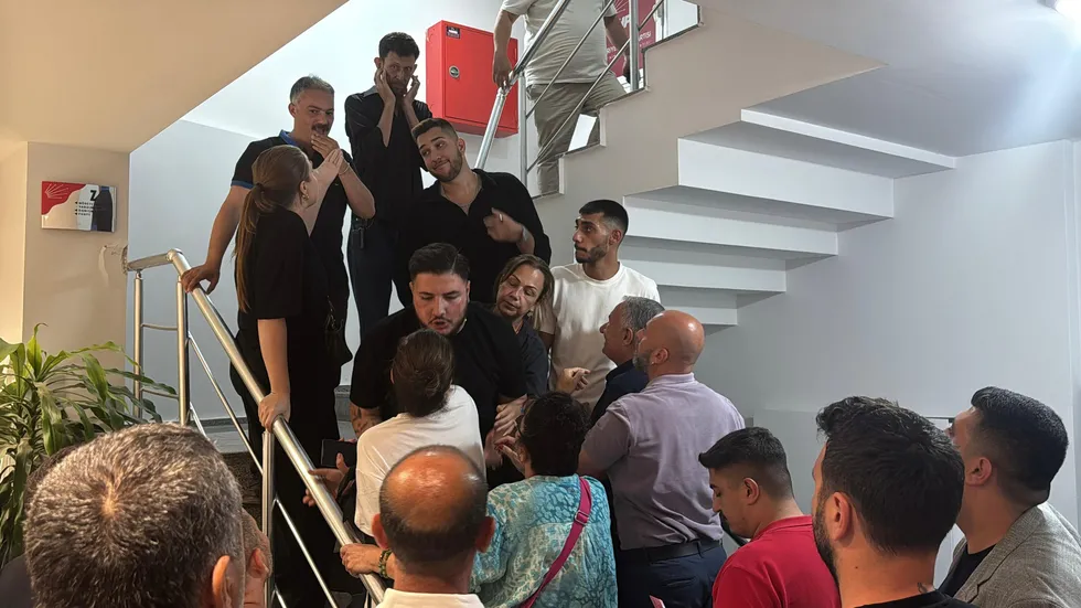 CHP'li İzmir'de sular durulmuyor! "Başkan benim" kavgasında ortalık savaş alanına döndü - 1
