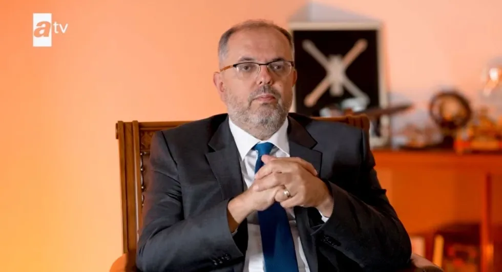prof-dr-erhan-afyoncudan-atvnin-ask-ve-taht-dizisine-ovgu-1789896189832.jpg Prof. Dr. Erhan Afyoncu'dan ATV'nin Aşk ve Taht dizisine övgü - 2