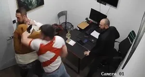 Milli sporcuya silah çekip darp ettiler!