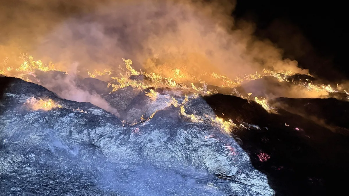 Kamış deposunda yangın paniği! Büyük çaplı maddi hasar oluştu