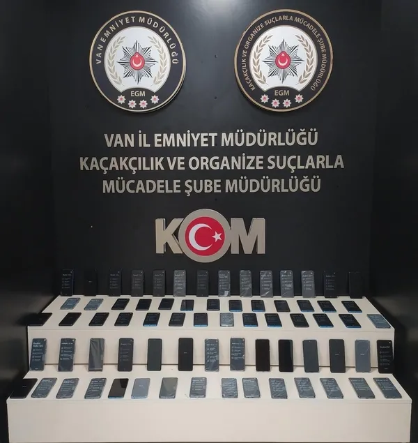 vanda-gumruk-kacakciligi-operasyonu-cok-sayida-malzeme-ele-gecirildi-1662961822619.jpg Van’da gümrük kaçakçılığı operasyonu! Çok sayıda malzeme ele geçirildi - 4