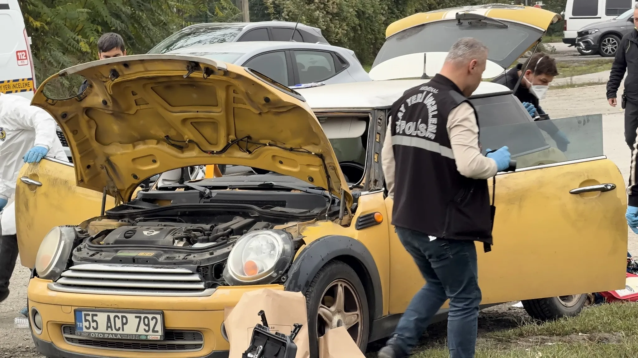 3 gün önce evlenen diyetisyen otomobilde ağır yaralı bulundu: Camlar metrelerce uzağa savruldu